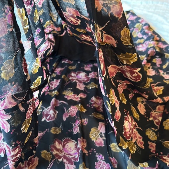 Cute seethrough black skirt with attached slip - Picture 2 of 3